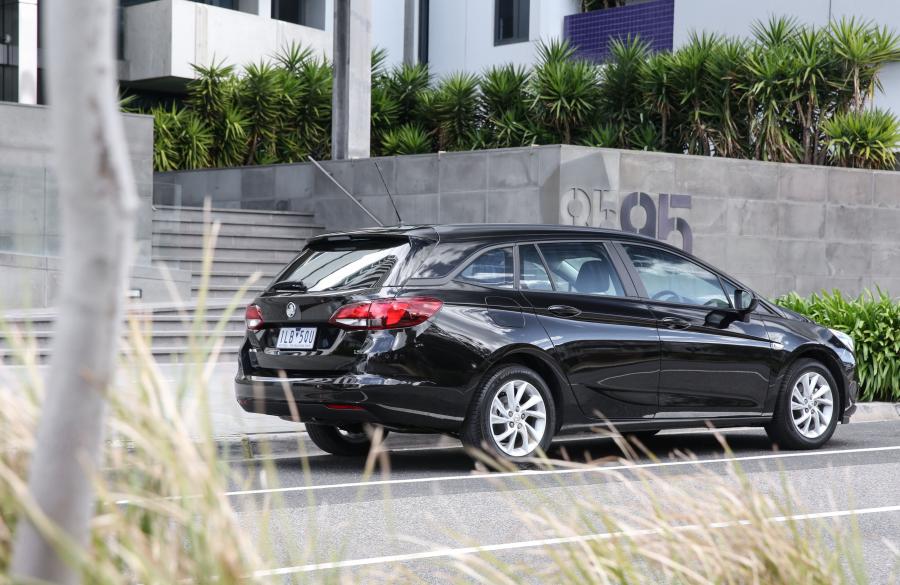  Holden Astra Sportwagon 2017 года  (фото 6 из 8)